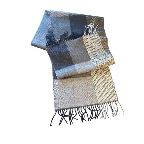 100% Cashmere Luxurious Scottish Plaid Scarf With Fringe Hem - Picture 2 of 3